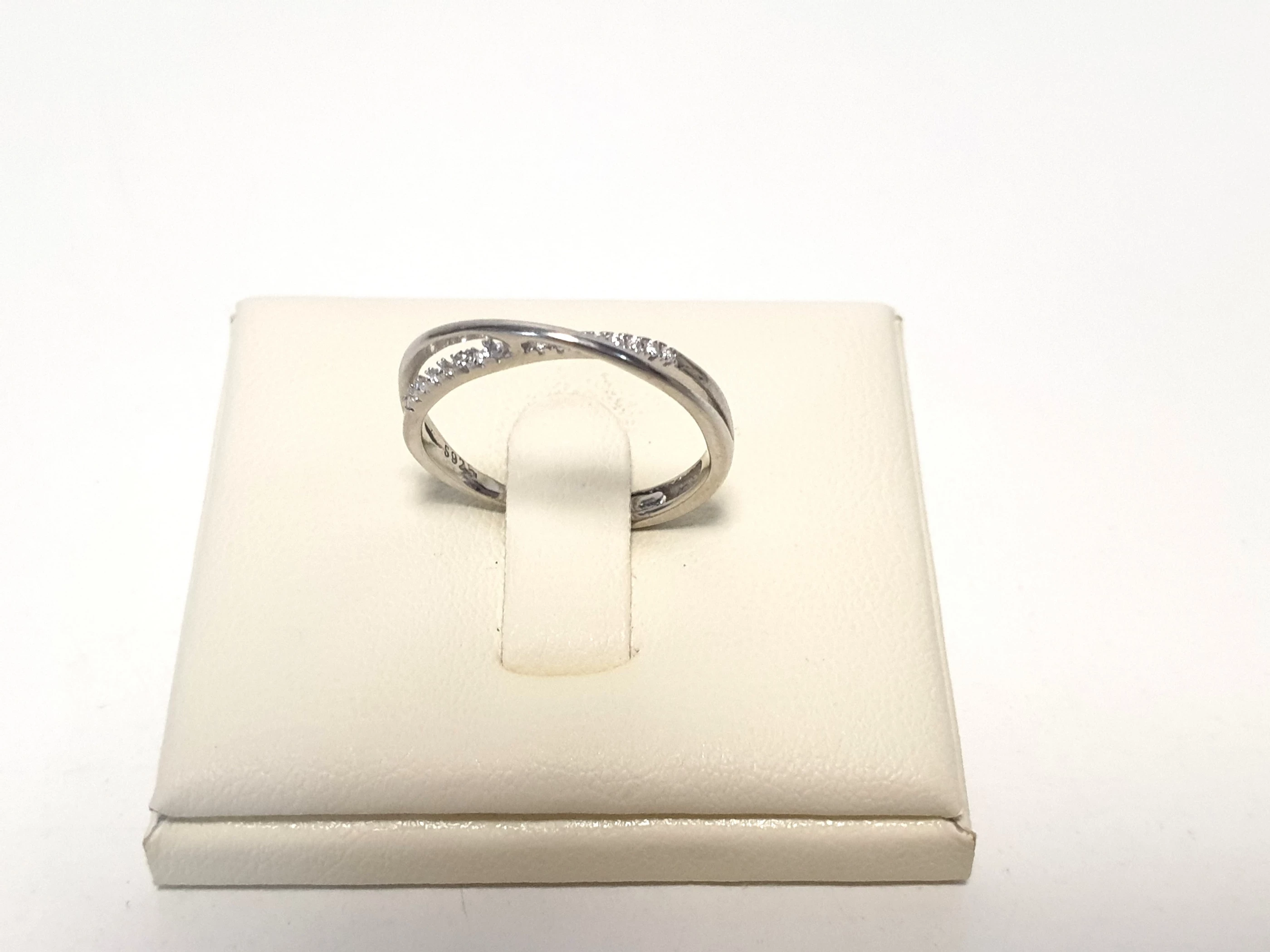 srebrny-pierscionek-stan-powystawowy