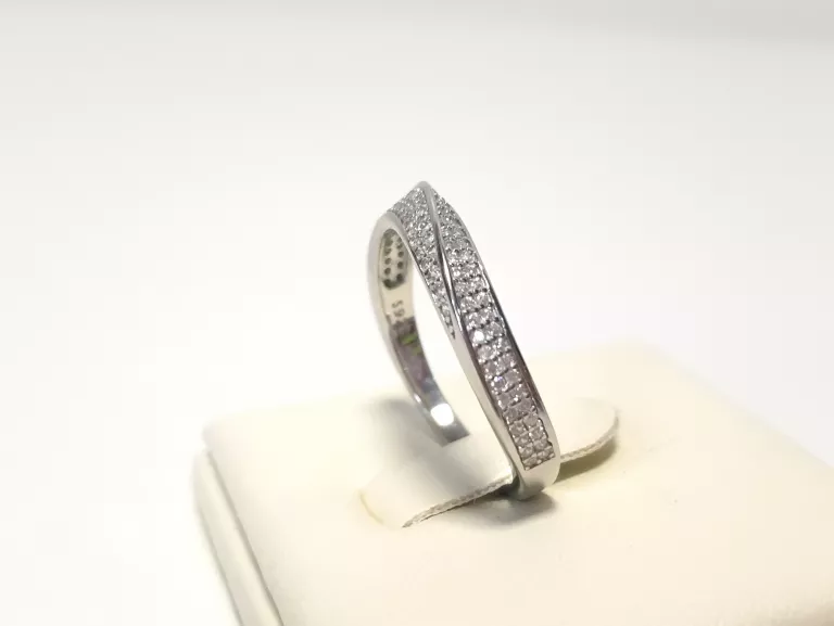 srebrny-pierscionek-marka-cos