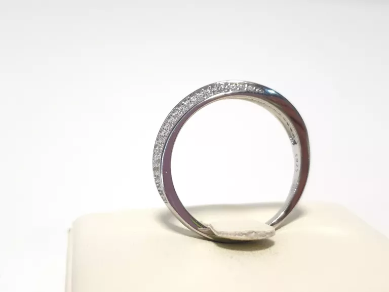 srebrny-pierscionek-material-srebro