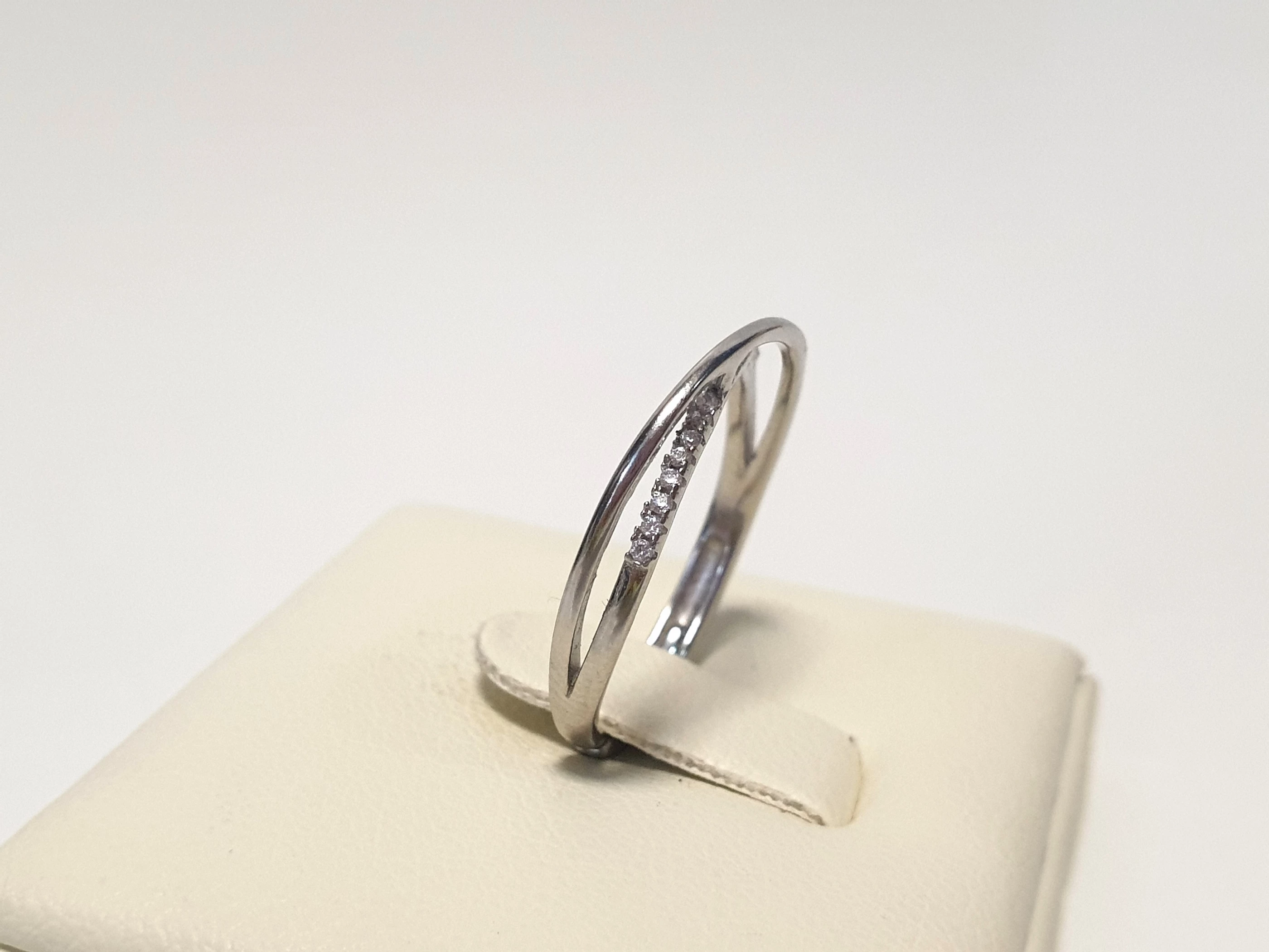 srebrny-pierscionek-marka-cos