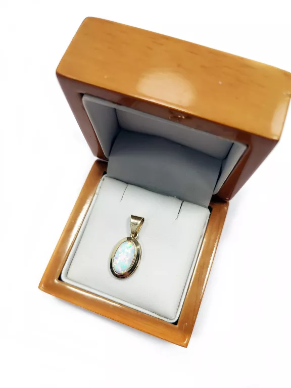 ZŁOTA ZAWIESZKA OPAL