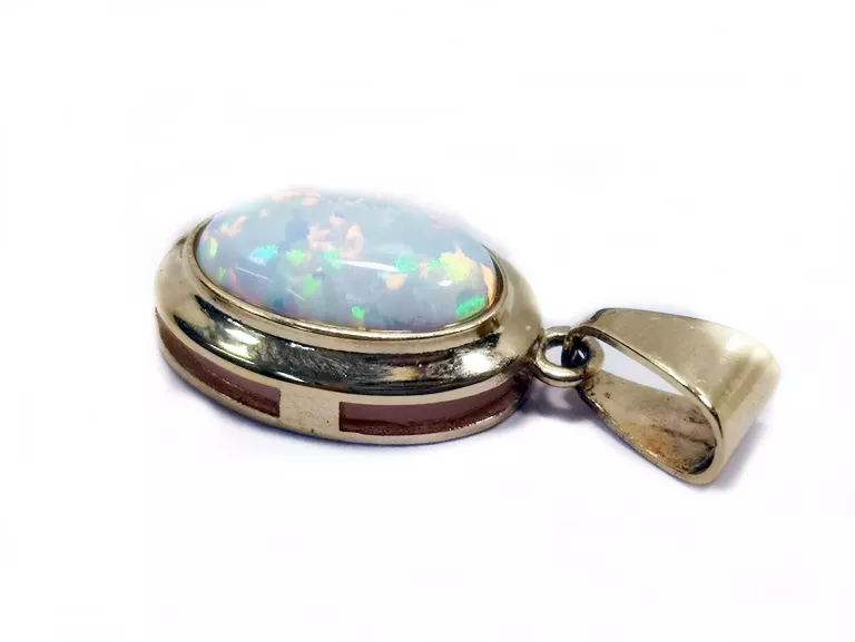ZŁOTA ZAWIESZKA OPAL