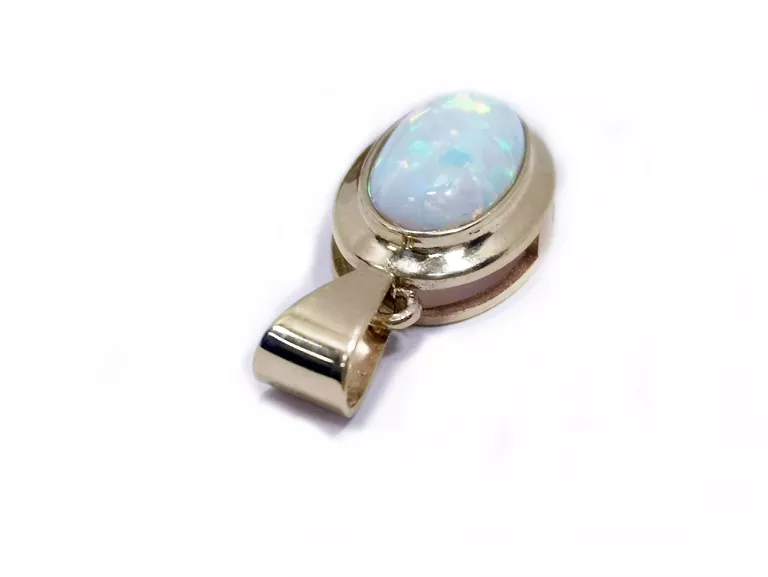 ZŁOTA ZAWIESZKA OPAL