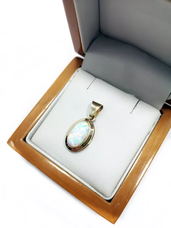 ZŁOTA ZAWIESZKA OPAL