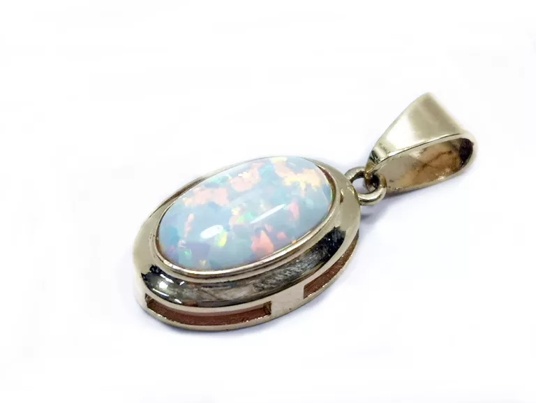 ZŁOTA ZAWIESZKA OPAL