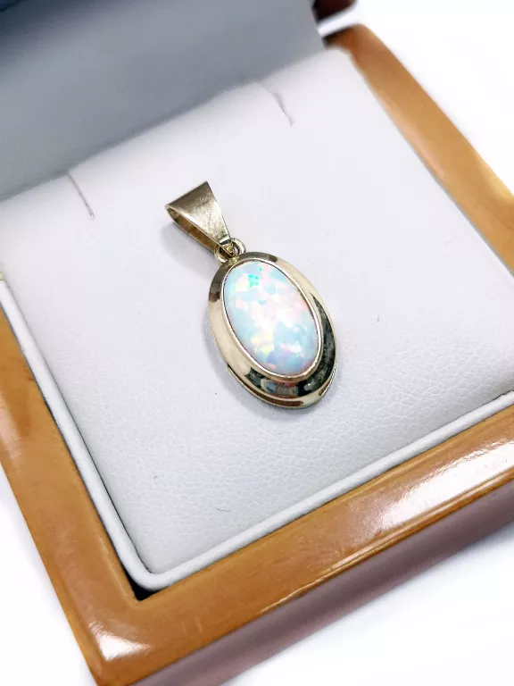 ZŁOTA ZAWIESZKA OPAL