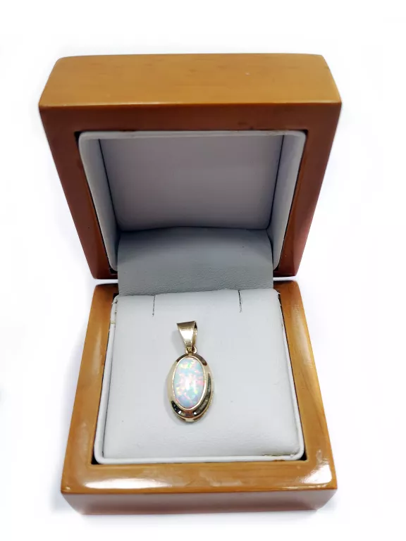 ZŁOTA ZAWIESZKA OPAL