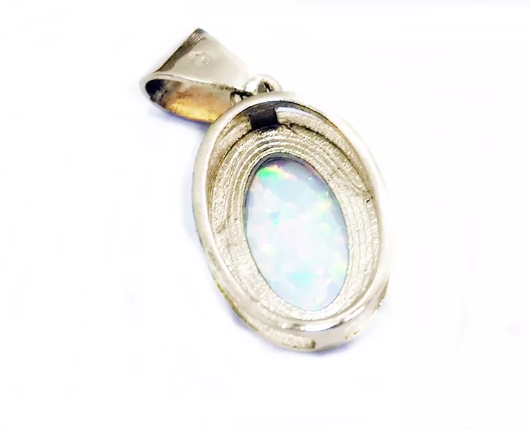 ZŁOTA ZAWIESZKA OPAL