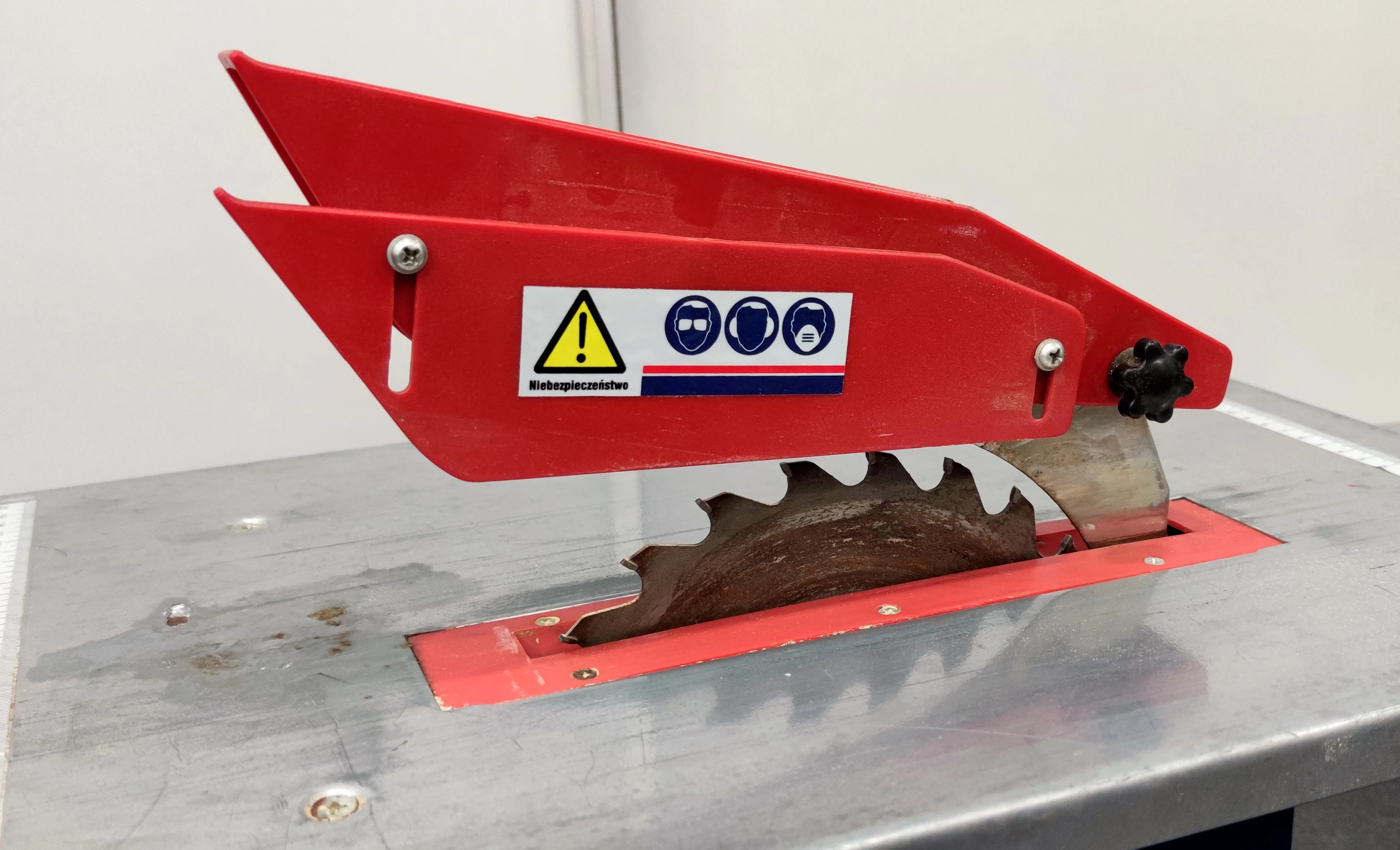 pila-stolowa-do-drewna-dedra-ded7719-stan-uzywany