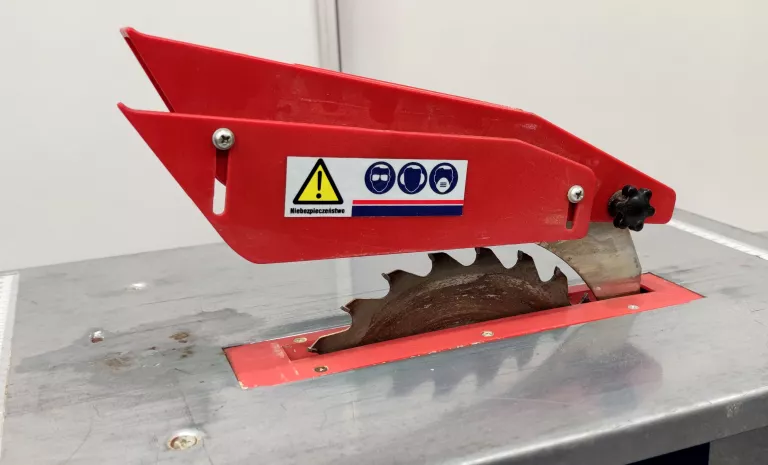 pila-stolowa-do-drewna-dedra-ded7719-stan-uzywany