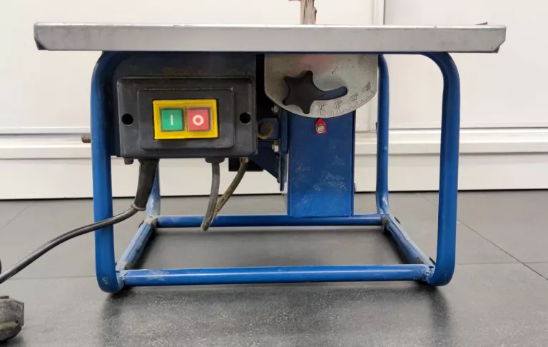 pila-stolowa-do-drewna-dedra-ded7719-maksymalna-moc-720