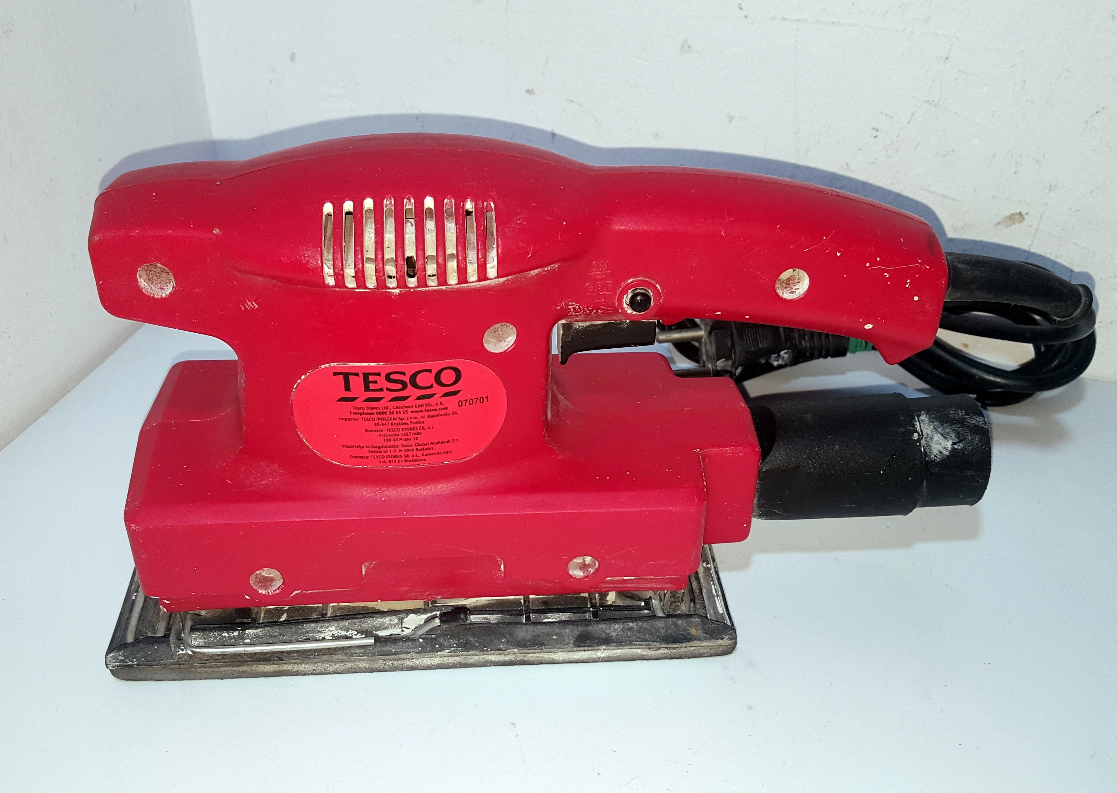 szlifierka-oscylacyjna-tesco-135w-sander-plwolnosci-3-5-sj-namyslow