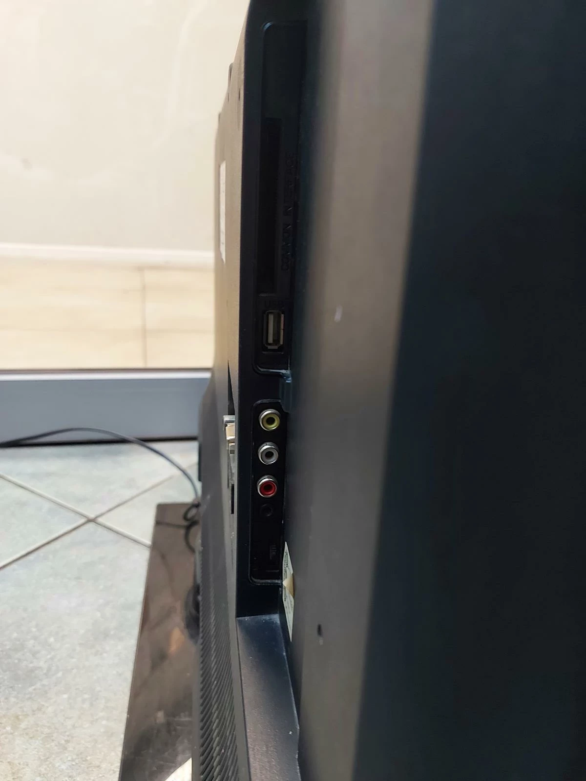 telewizor-technika-32-904b-aw14-smart-tv-nie