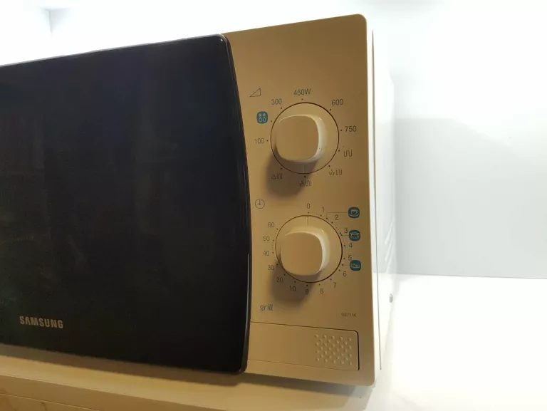 MIKROFALÓWKA SAMSUNG GE711K