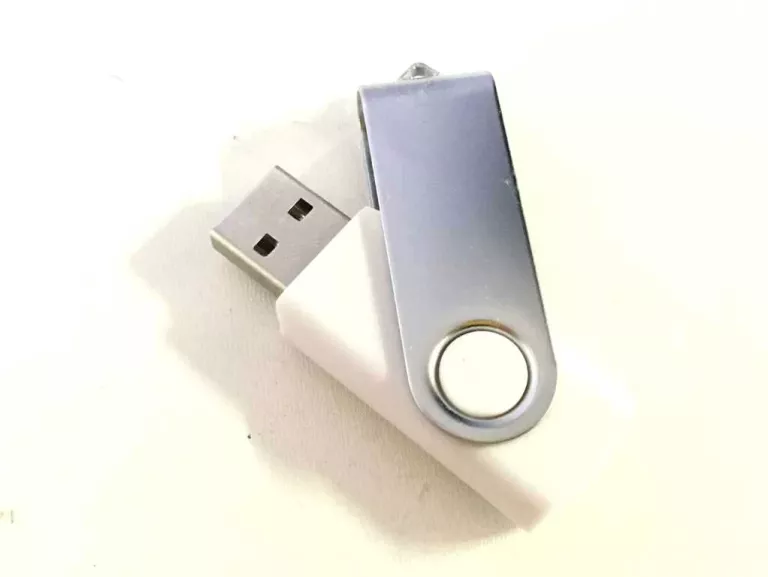 PENDRIVE 16 GB BIAŁY METALOWY USB 2.0