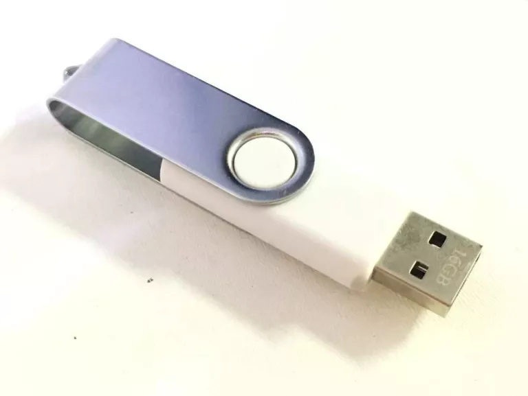 PENDRIVE 16 GB BIAŁY METALOWY USB 2.0