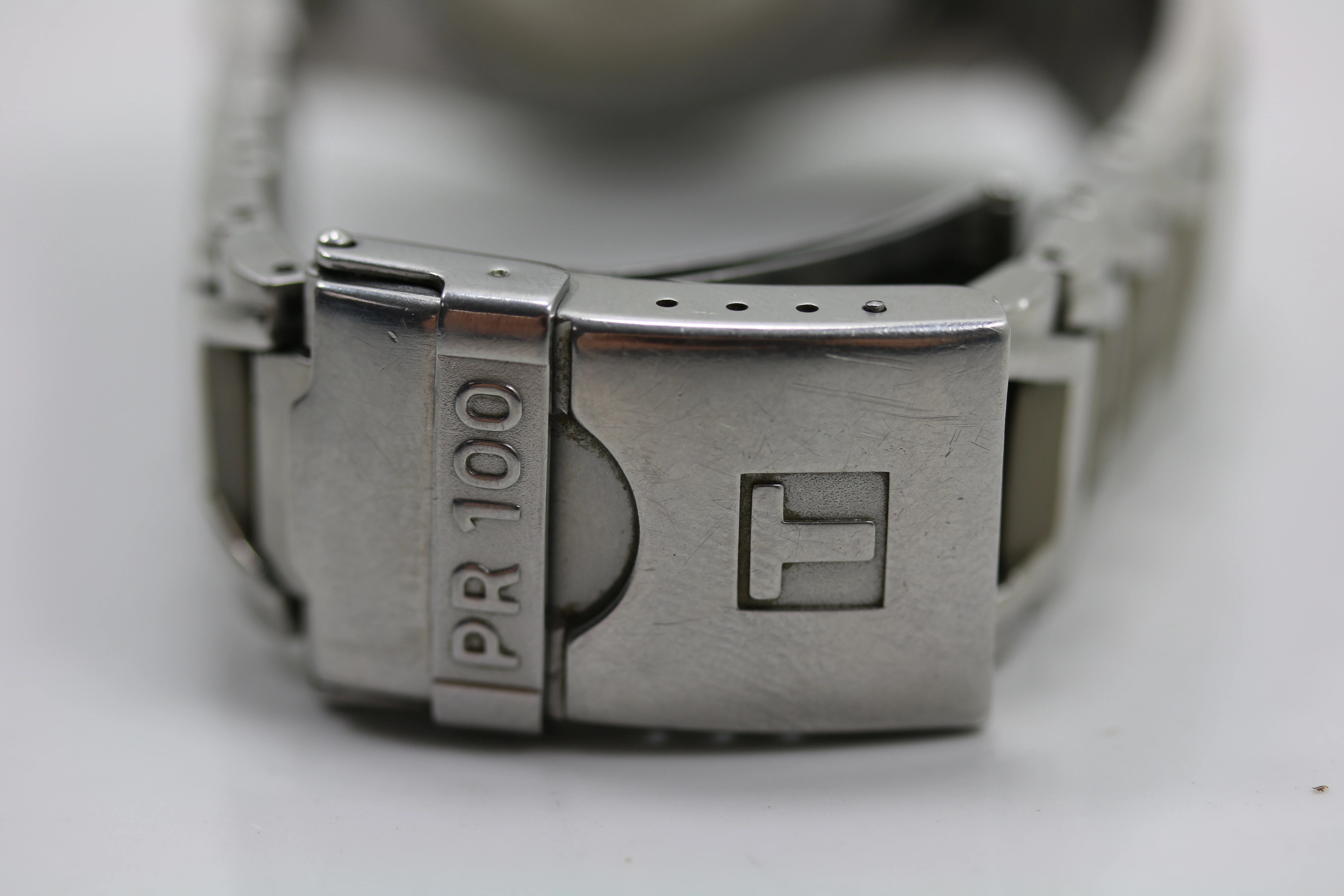zegarek-tissot-pr-100-autoquartz-bransoleta-22-cm-wodoszczelnosc-100m-wr100
