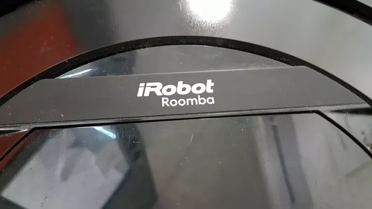 odkurzacz-irobot-roomba-805-kolor-dominujacy-czarny