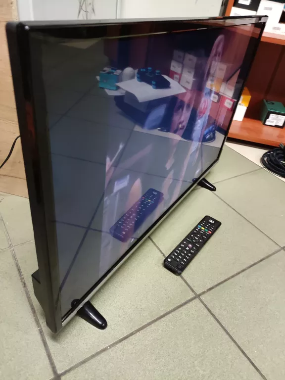 TELEWIZOR JVC 32 CALE LT 32V550 PILOT