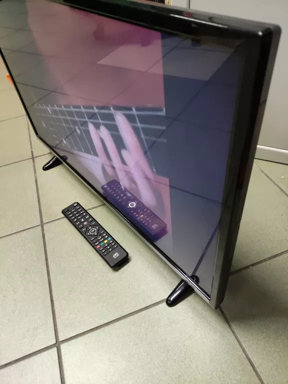 TELEWIZOR JVC 32 CALE LT 32V550 PILOT