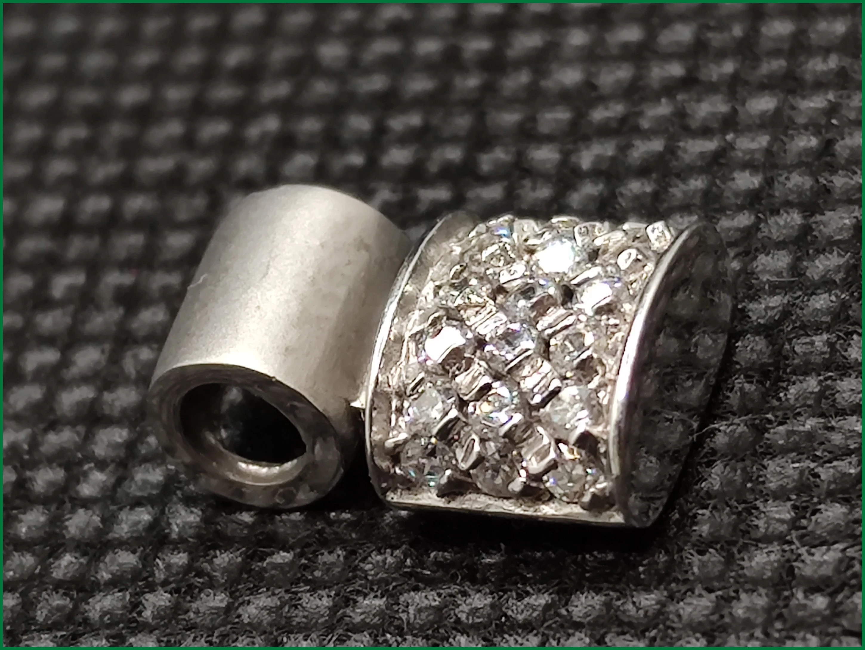 zloty-wisiorek-z-bialego-zlota-pr585-249g-stan-11323-2