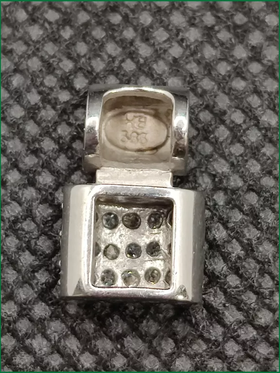 zloty-wisiorek-z-bialego-zlota-pr585-249g-rodzaj-2205-2