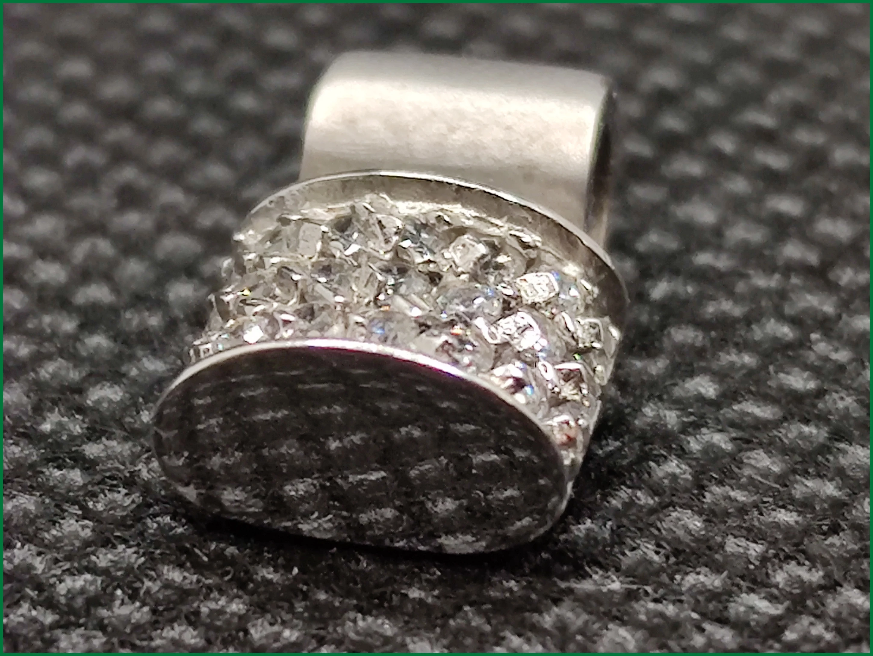 zloty-wisiorek-z-bialego-zlota-pr585-249g-ean-gtin-5901050604000