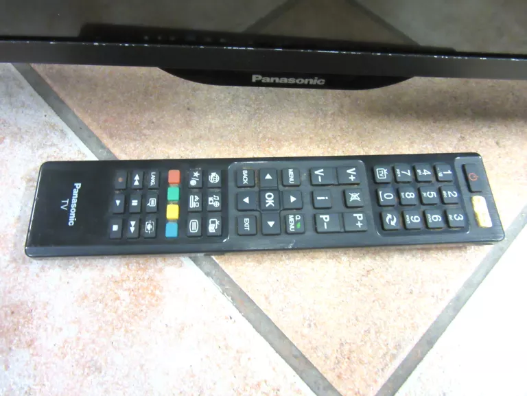 TELEWIZOR PANASONIC TX-55C320E SMART TV / MATRYCA JEST CAŁA