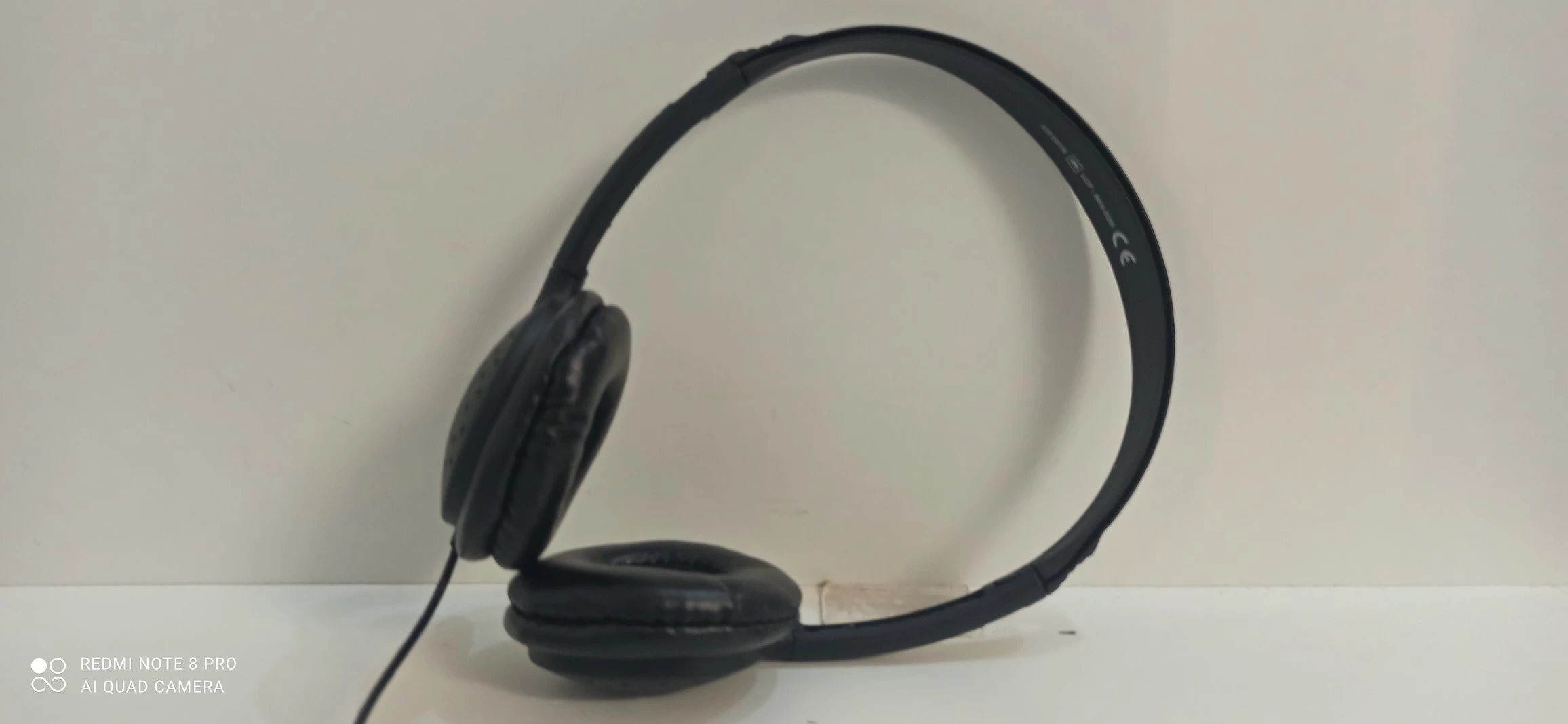 sluchawki-kolor-dominujacy-czarny