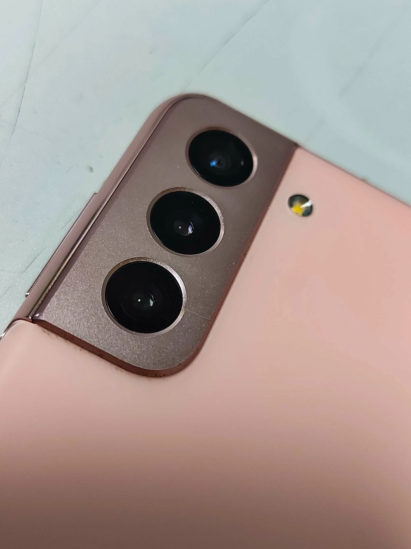 telefon-samsung-galaxy-s21-8128gb-na-czesci-stan-uszkodzony