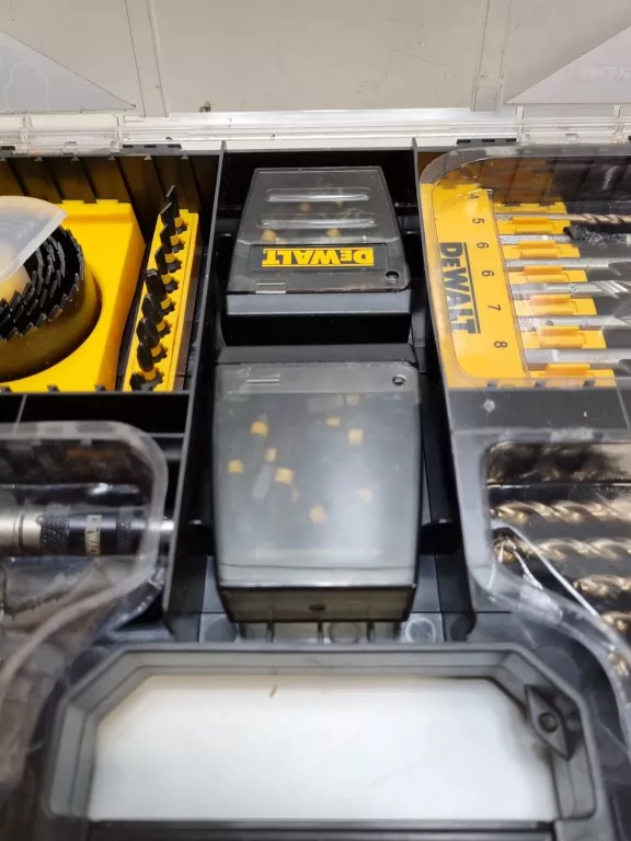 zestaw-wiertel-dewalt-extreme-dt7062qz-100-szt-ean-5035048541074