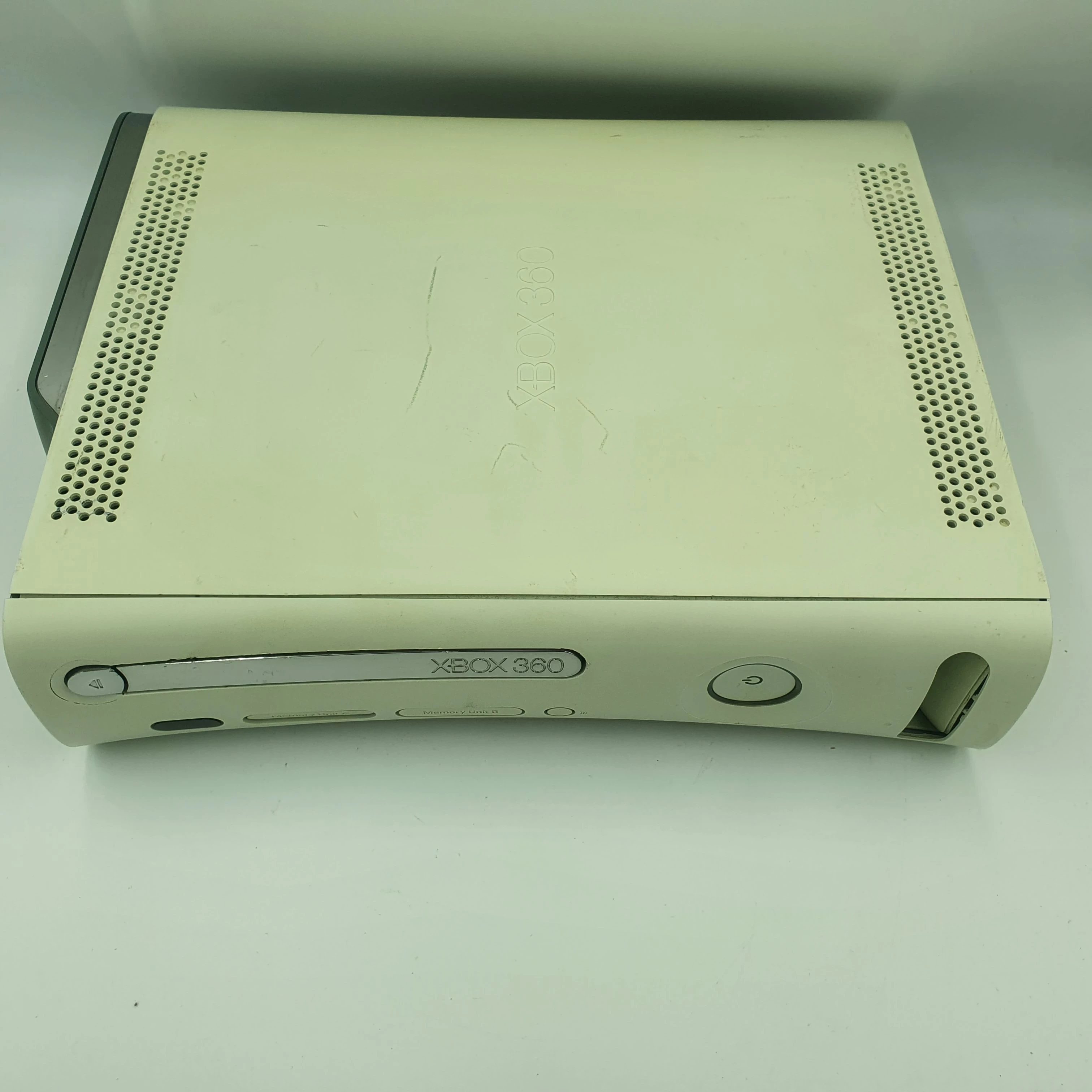 konsola-xbox-360-20gb-kabel-av-zasilacz-uszko-liczba-kontrolerow-w-zestawie-brak