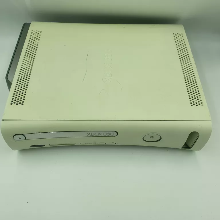 konsola-xbox-360-20gb-kabel-av-zasilacz-uszko-liczba-kontrolerow-w-zestawie-brak