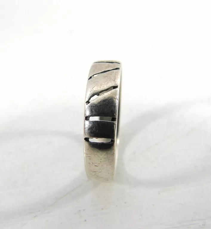 DELIKATNY SREBRNY PIERŚCIONEK PR925 R.9