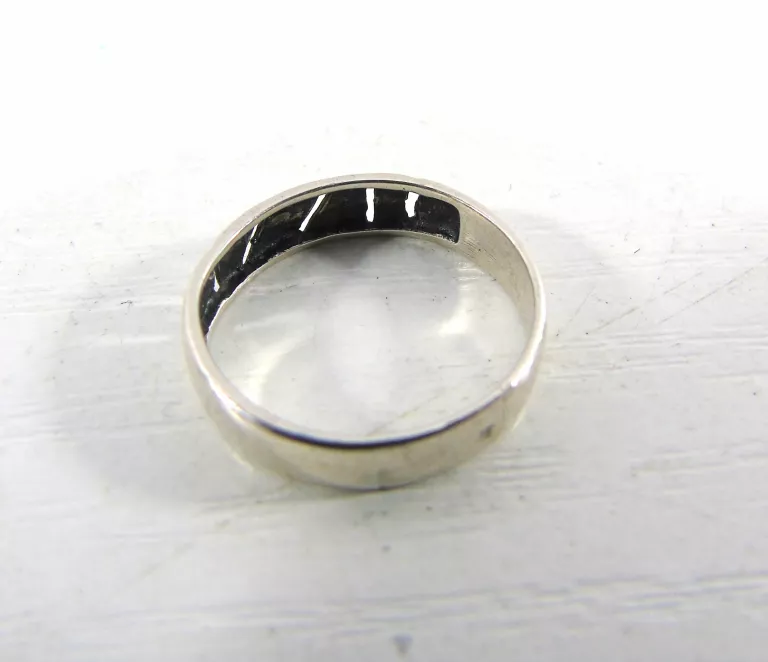 DELIKATNY SREBRNY PIERŚCIONEK PR925 R.9