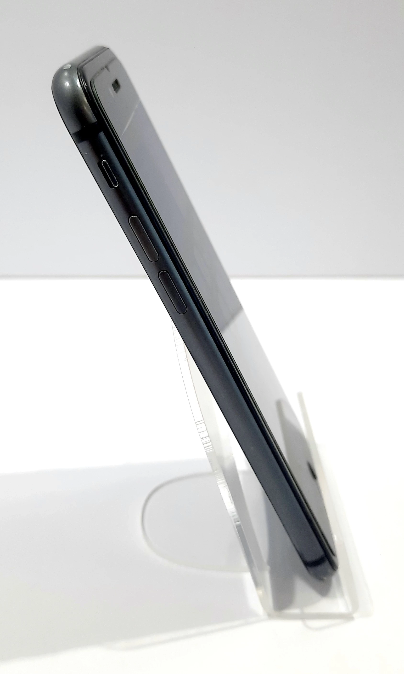 telefon-iphone-8-2256gb-czarny-ean-190198452320