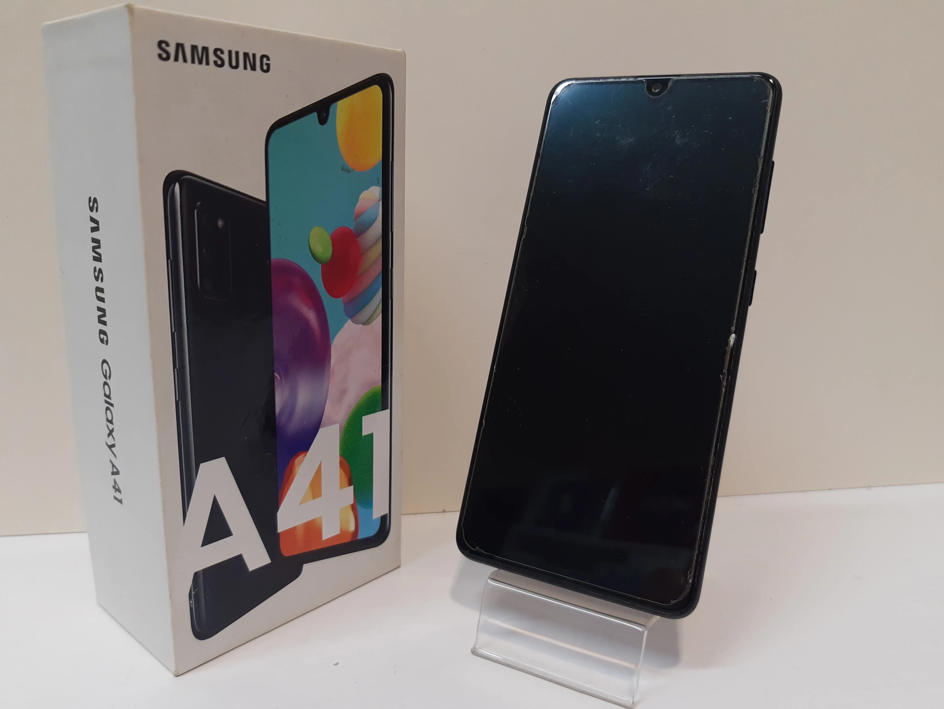 telefon-samsung-galaxy-a41-typ-smartfon