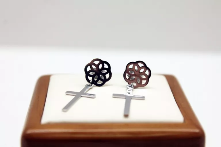 kolczyki-wiszace-krzyzyki-stal-chirurgiczna-20125-ean-gtin-5905884052068