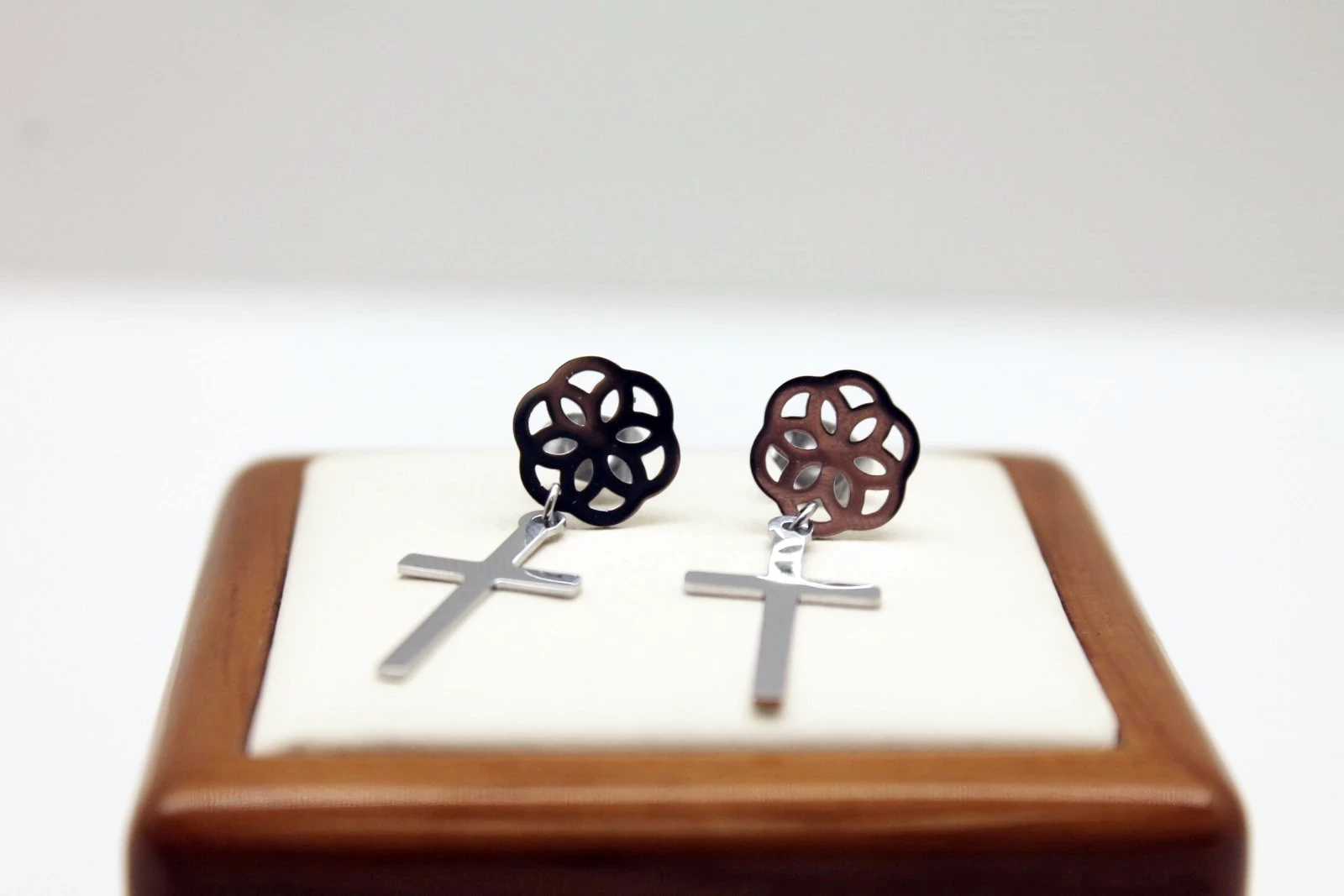 kolczyki-wiszace-krzyzyki-stal-chirurgiczna-20125-ean-gtin-5905884052068