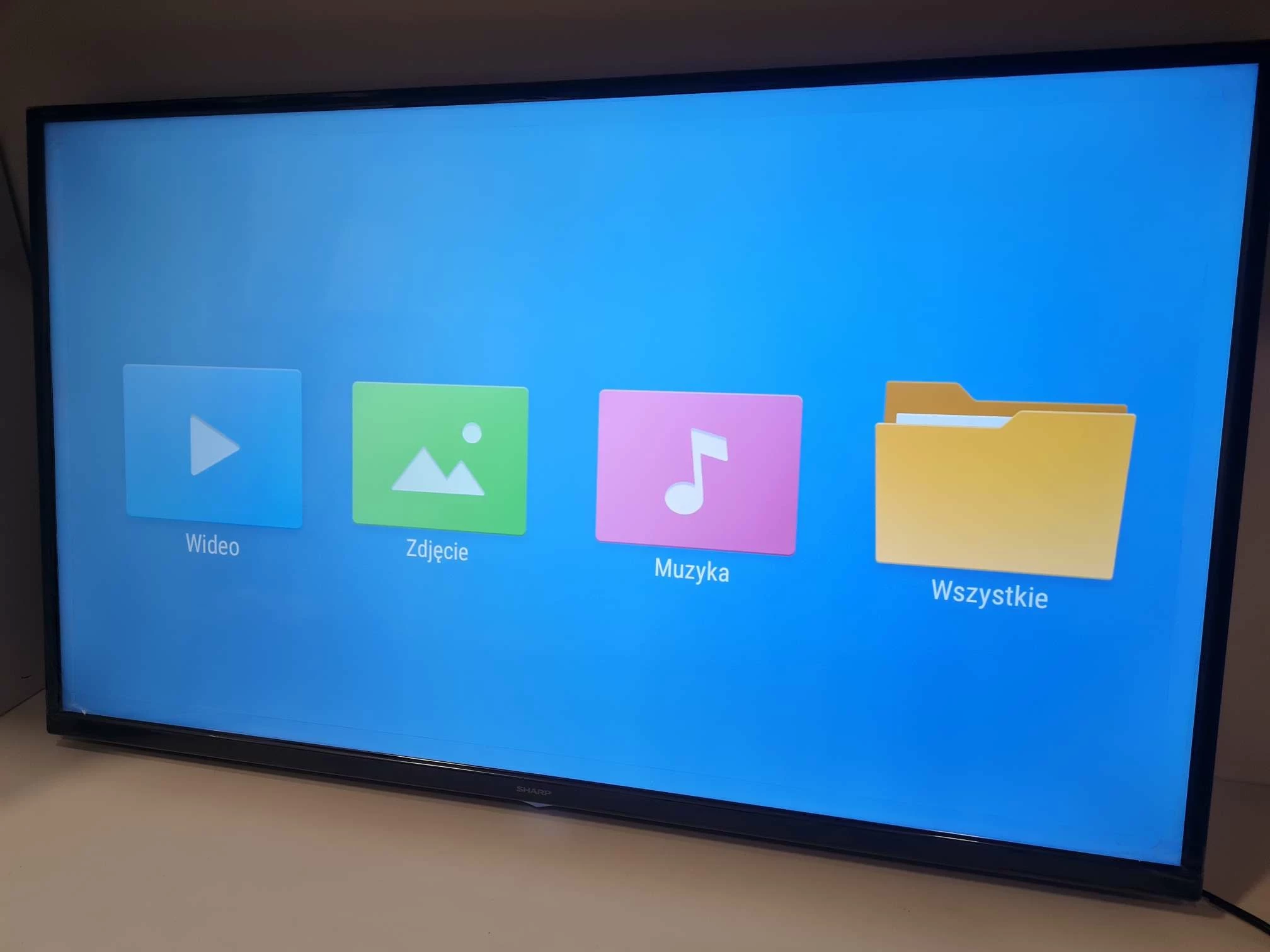 tv-sharp-40bl3ea-z-pilotem-i-pud-marka-sharp