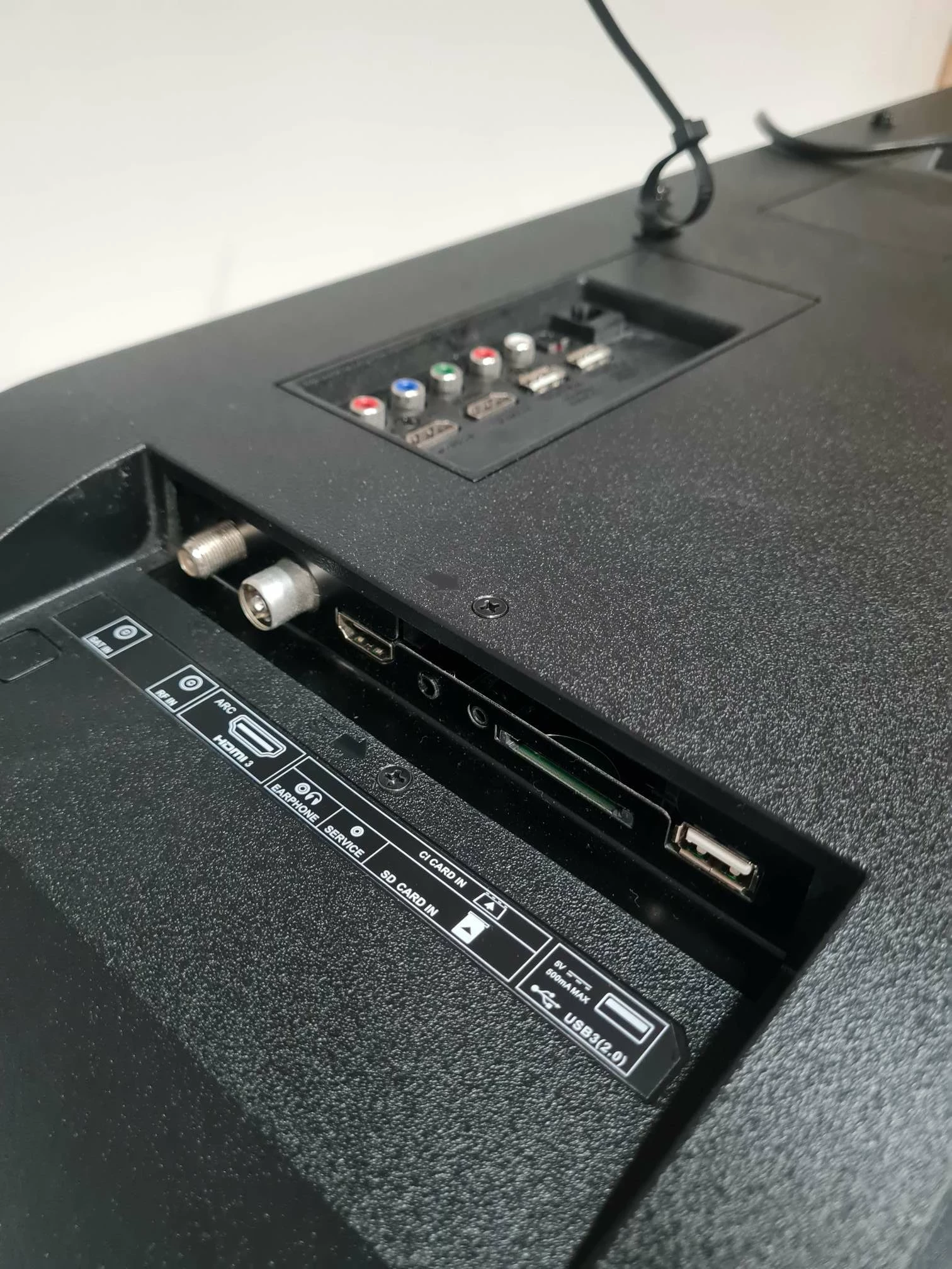 tv-sharp-40bl3ea-z-pilotem-i-pud-przekatna-ekranu-cale-40