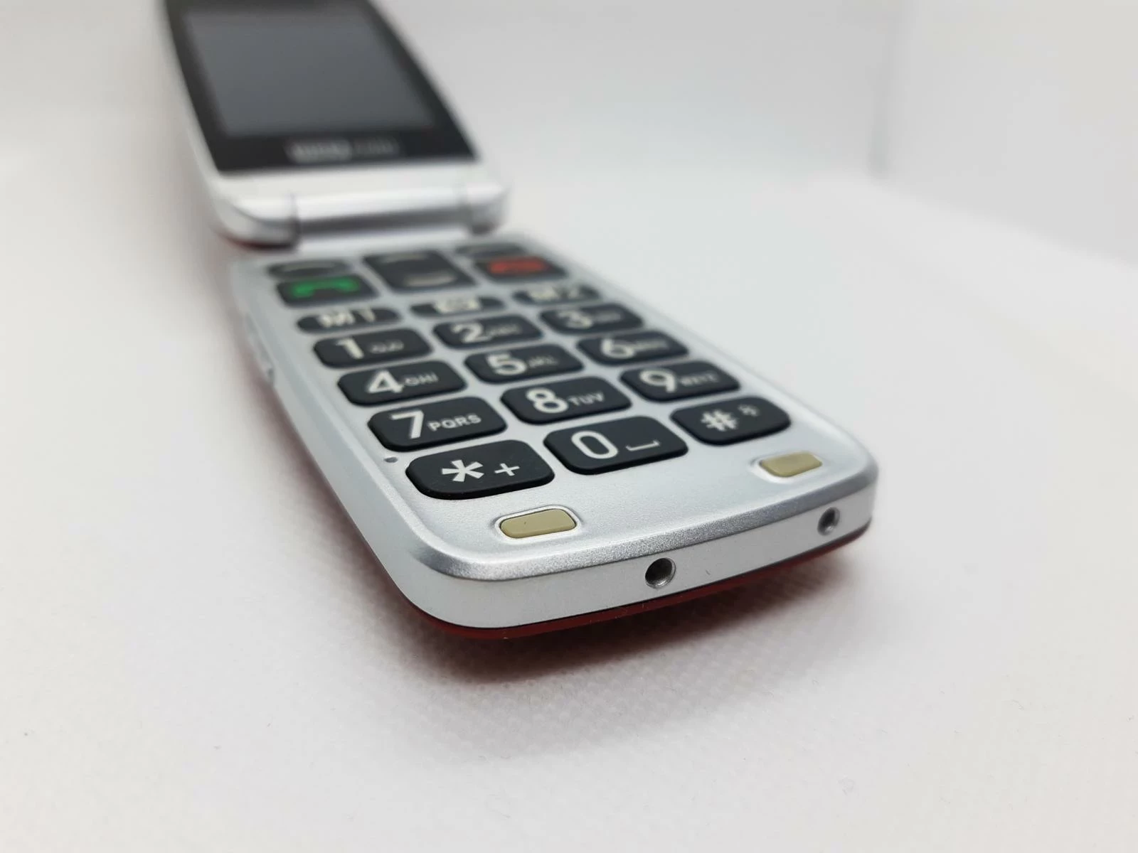 telefon-maxcom-comfort-mm824-zestaw-ean-5908235974118