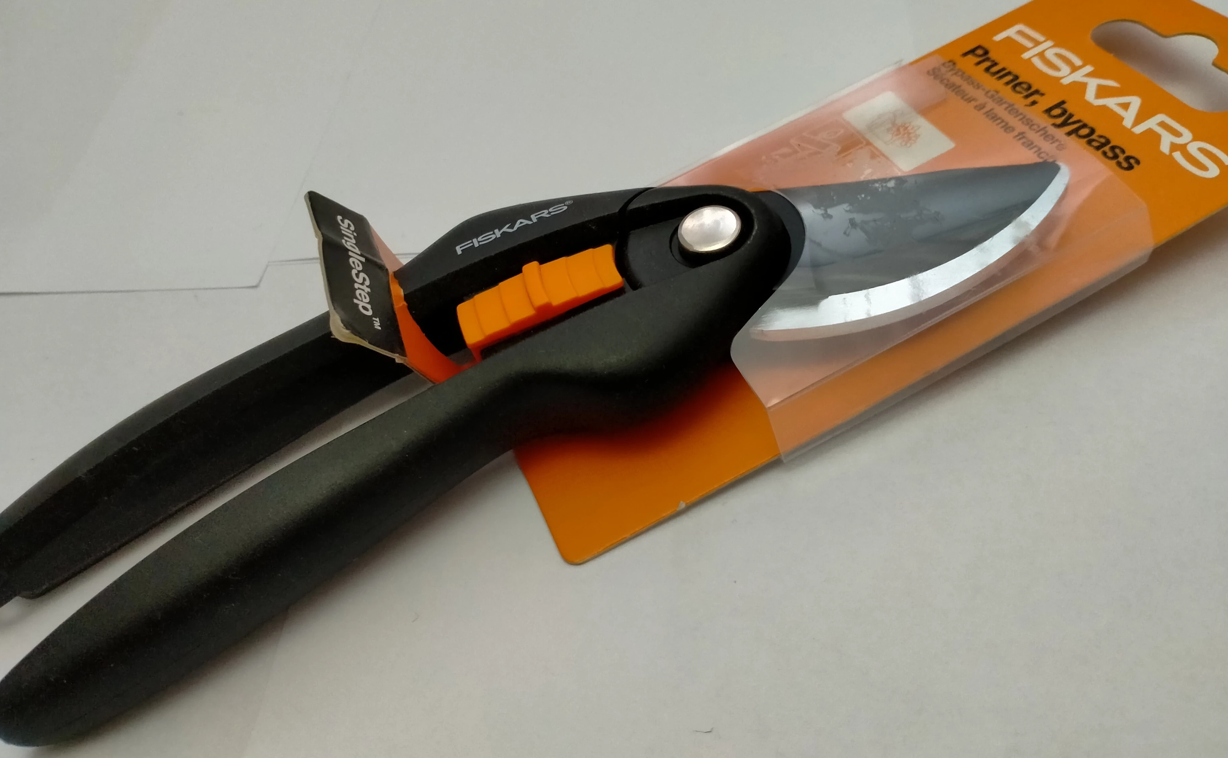SEKATOR NOŻYCOWY FISKARS P26 SINGLESTEP 1000567 | Nożyce i sekatory ...