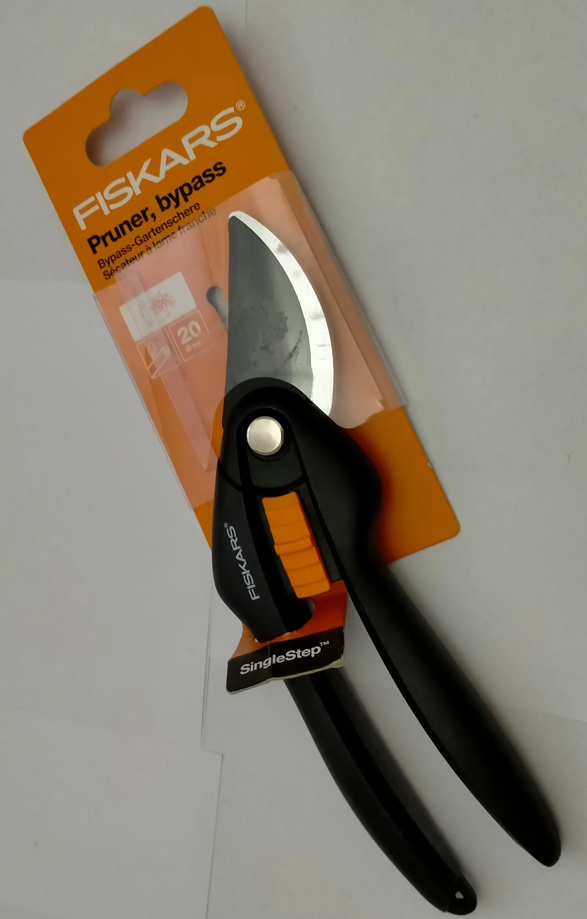SEKATOR NOŻYCOWY FISKARS P26 SINGLESTEP 1000567 | Nożyce i sekatory ...