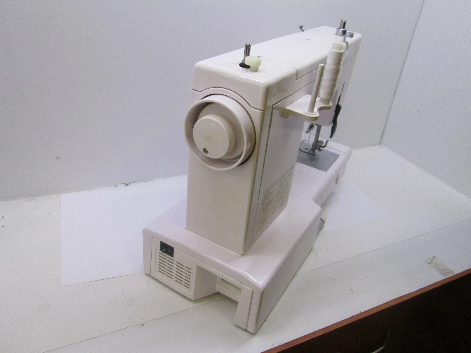 maszyna-do-szycia-tesco-sew1-komplet-model-sew1