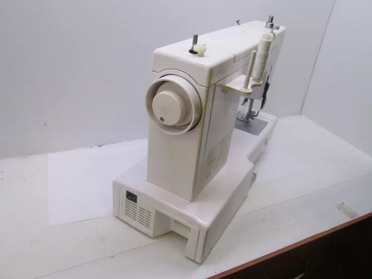 maszyna-do-szycia-tesco-sew1-komplet-model-sew1