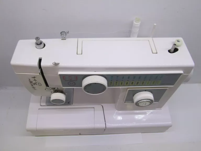 maszyna-do-szycia-tesco-sew1-komplet-kolor-dominujacy-bialy
