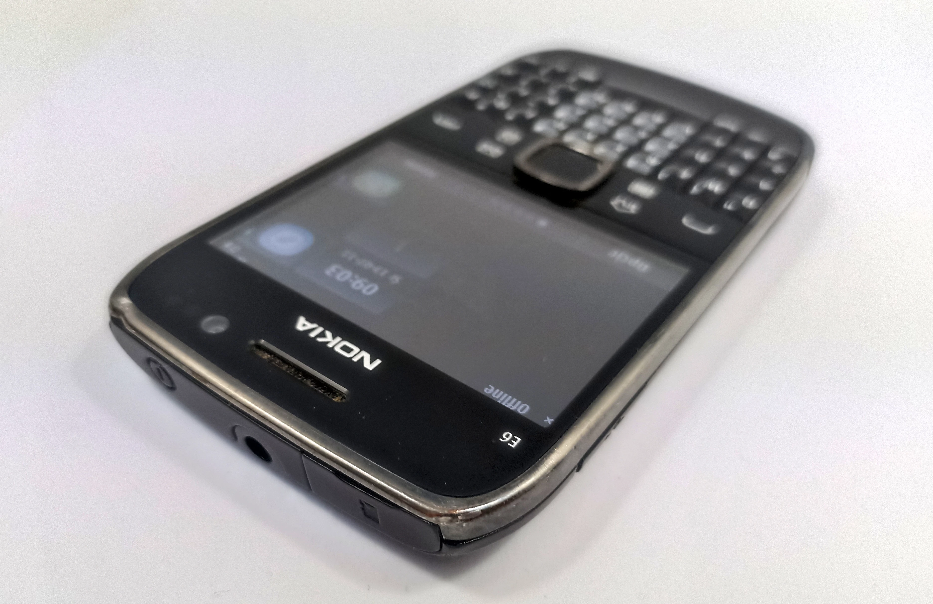 telefon-nokia-e6-00-kolor-czarny