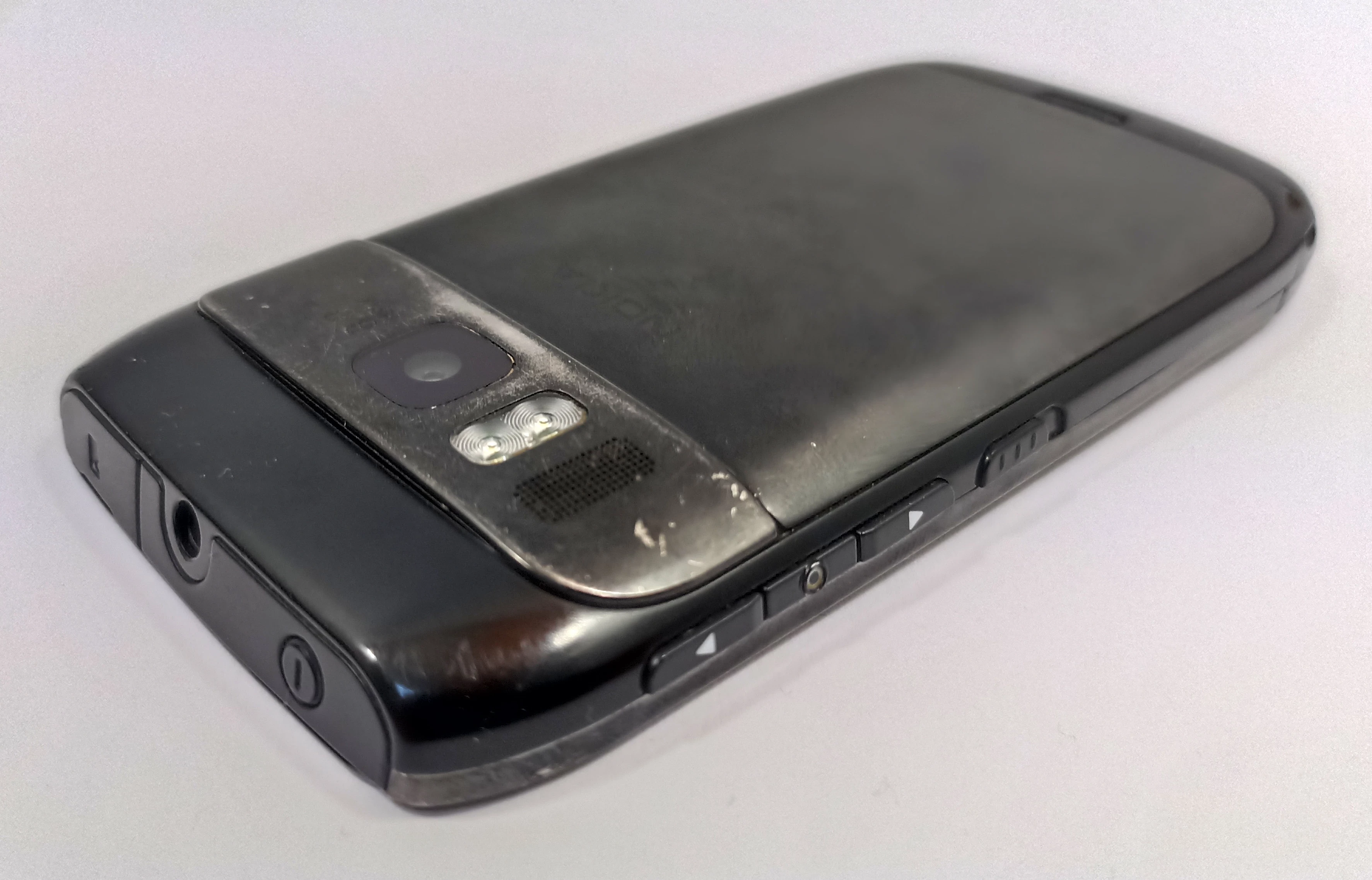 telefon-nokia-e6-00-typ-telefon-komorkowy