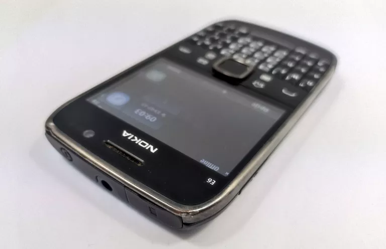 TELEFON NOKIA E6-00
